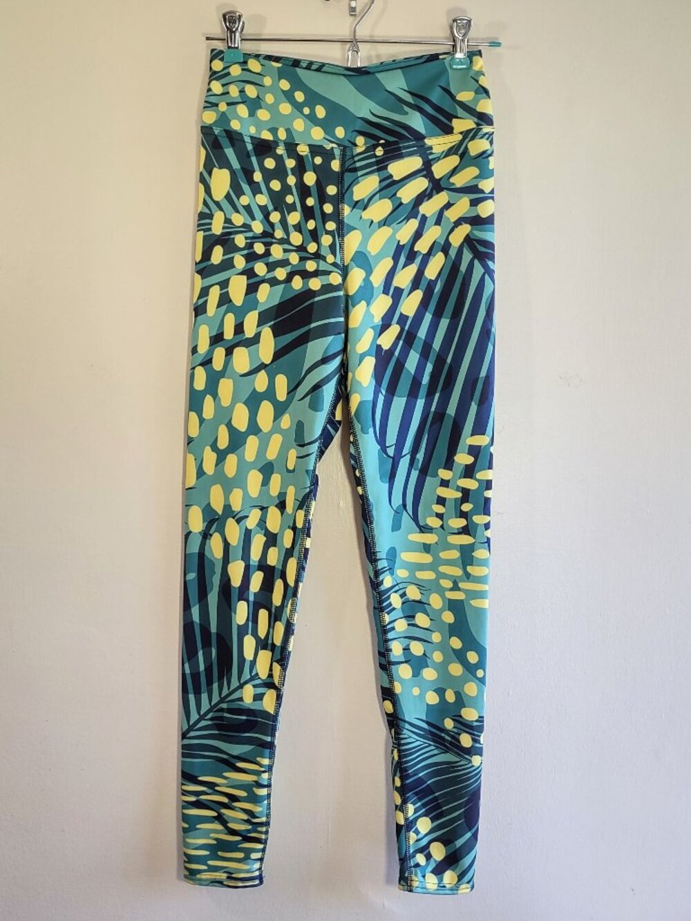 Loony Legs 'Wild Tribe' Leggings Size Medium Abstract Animal Print Green Yellow - Picture 2 of 11